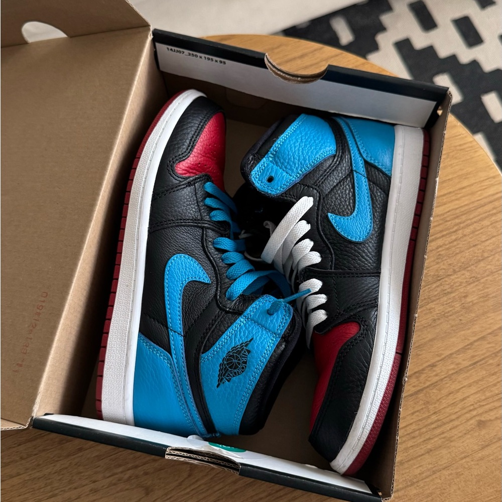 Jordan 1 Retro High OG Black/Powder Blue/Gym Red